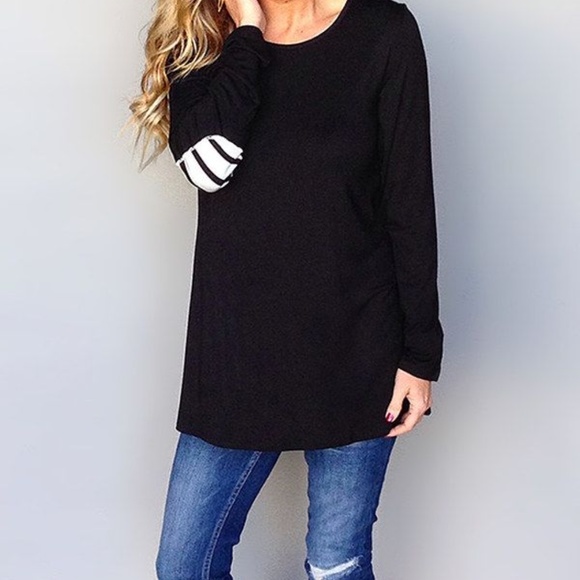 Coco and Main Black Button Back Top - Picture 4 of 7